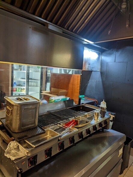 More Photos Of 213 E 45th St, New York Storefront Retail Residential For Lease