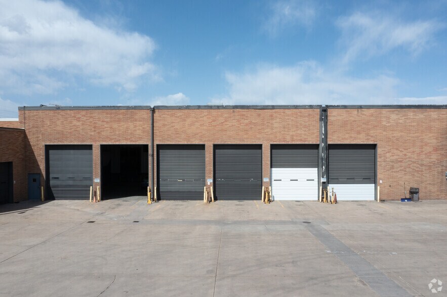 More Photos Of 4221 Monaco St, Denver Warehouse For Lease