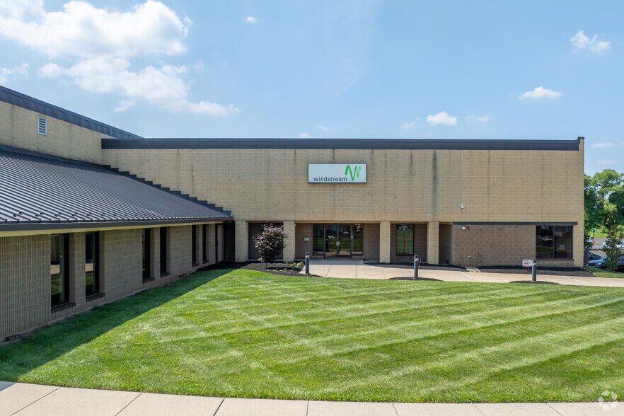 More Photos Of 965 Thomas Dr, Warminster Township Light Manufacturing For Lease