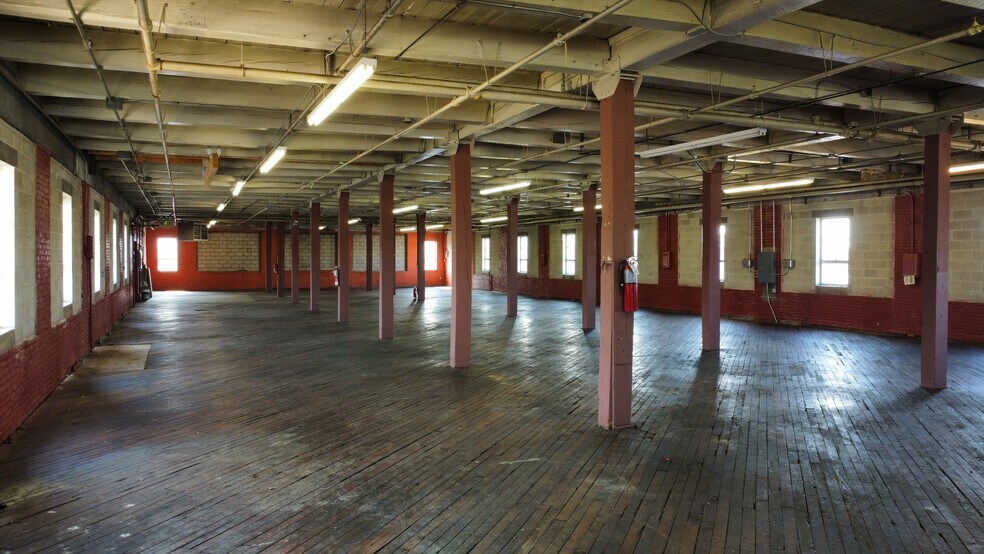 More Photos Of 813 N 4th St, Allentown Warehouse For Lease