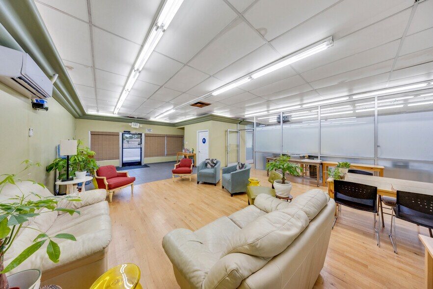 More Photos Of 118 Live Oak Ave, Arcadia Storefront For Sale