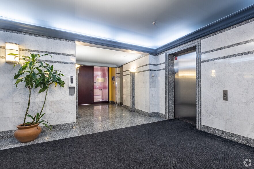 More Photos Of 215 Rue Saint-Jacques, Montréal Office For Lease