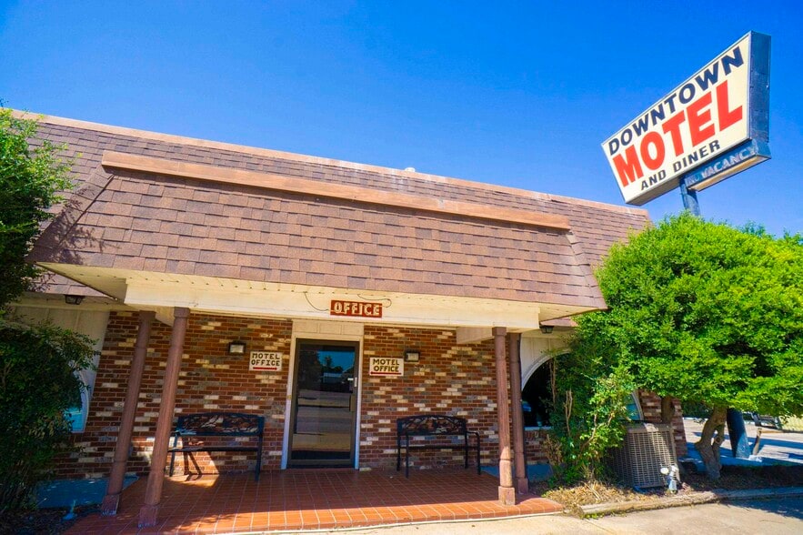 More Photos Of 1208 Oklahoma Ave, Woodward Hotel For Sale