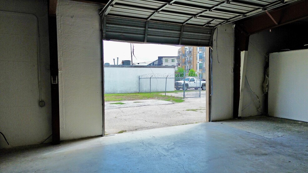 More Photos Of 6733 Burnet Ln, Austin Flex For Lease