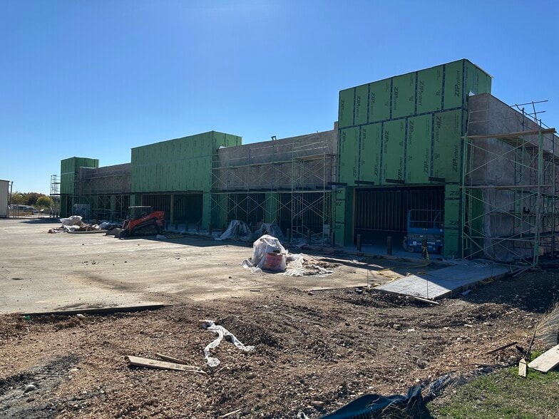 More Photos Of 1050 Bunton Creek Rd, Kyle Storefront Retail Office For Lease