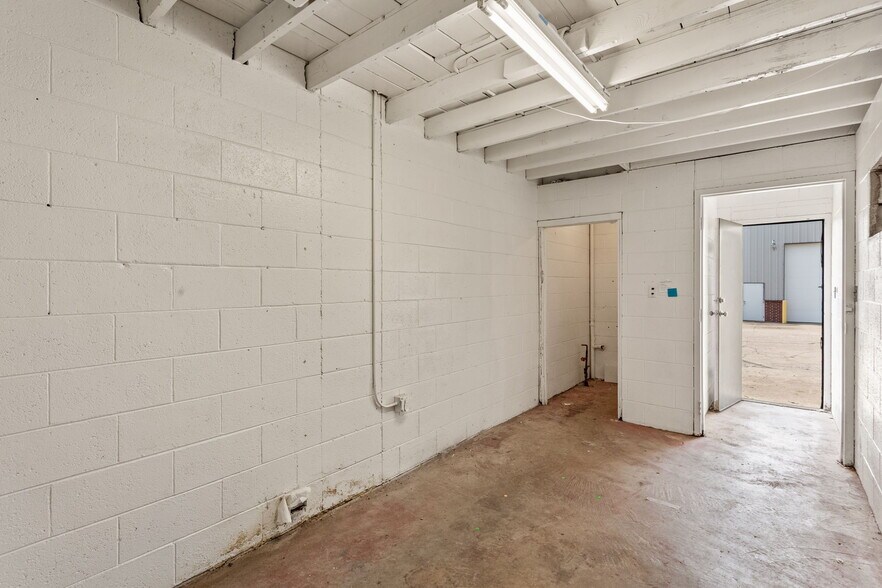 More Photos Of 1128 S Elgin Ave, Tulsa Warehouse For Lease