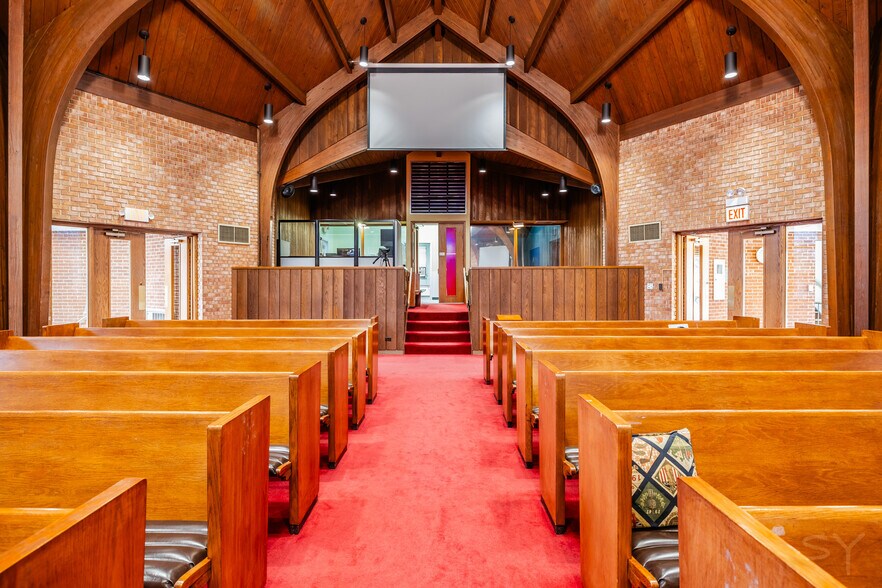 More Photos Of 1437 Oakton St, Park Ridge Specialty For Sale