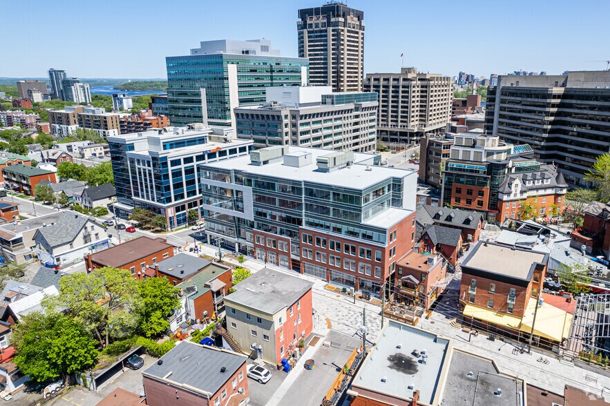 More Photos Of 60 Rue Laval, Gatineau Office For Lease