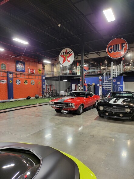 More Photos Of 12811 Commerce Lakes Dr, Fort Myers Warehouse For Lease