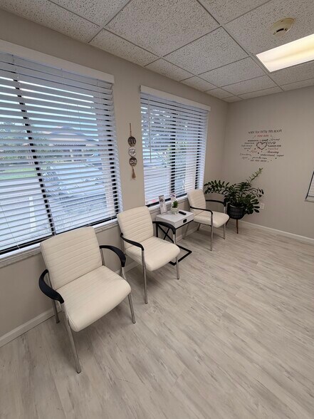 More Photos Of 7021 S Tamiami Trl, Sarasota Office For Sale