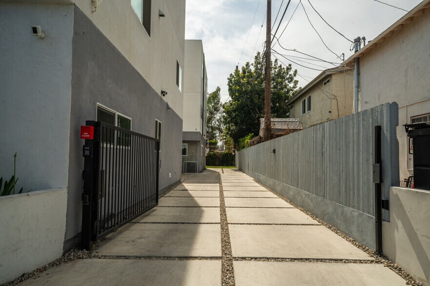 More Photos Of 6937 Simpson Ave, North Hollywood Apartments For Sale