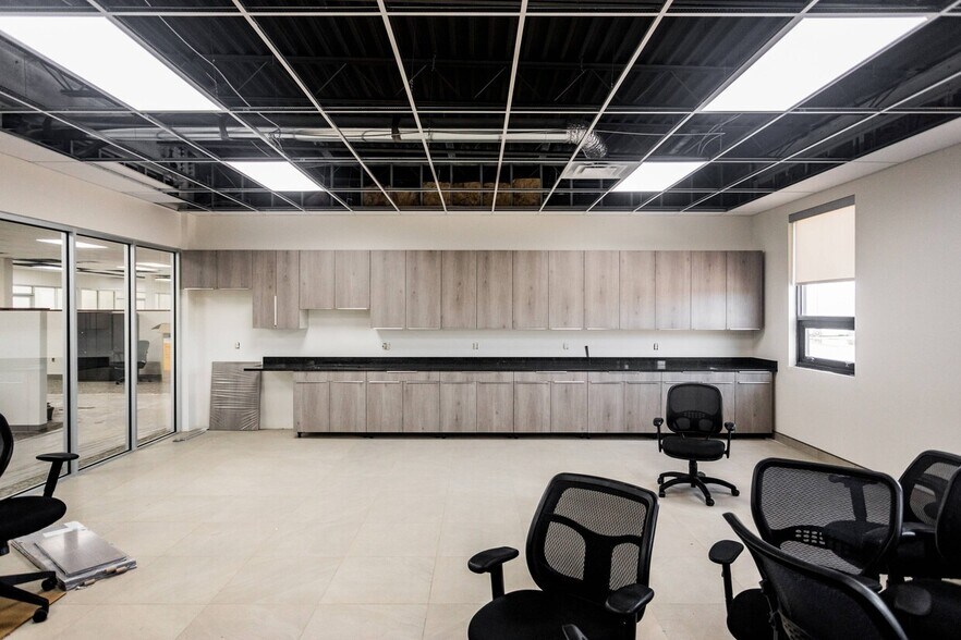 More Photos Of 14310 Hamilton Ave, Highland Park Office For Sale