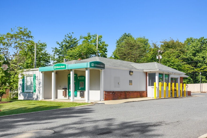 Primary Photo Of 1620 Marsh Rd, Wilmington Bank For Lease