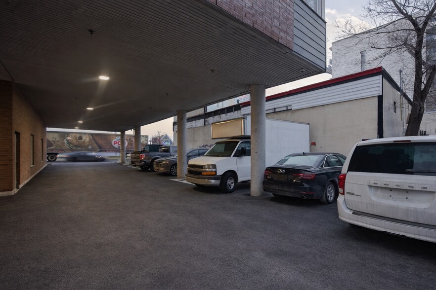 More Photos Of 10007 Boul Pie-IX, Montréal Office For Sale