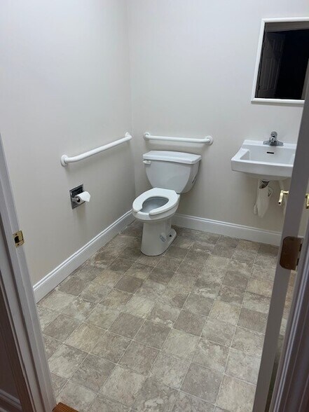 More Photos Of 1275 Shiloh Rd, Kennesaw Office Residential For Lease