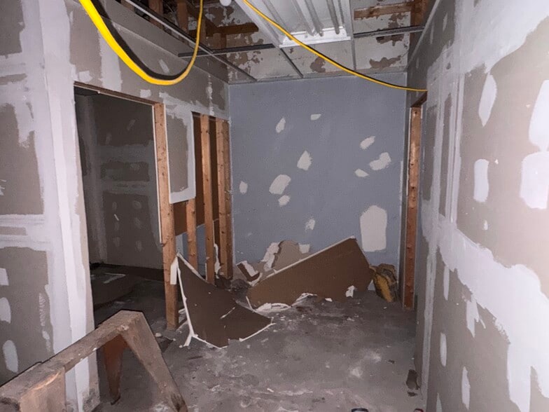 More Photos Of 369-371 S Central Ave, Columbus Bar For Sale