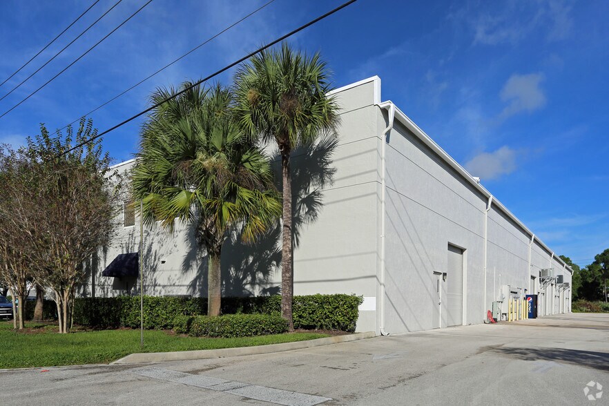 More Photos Of 585 NW Mercantile Pl, Port Saint Lucie Light Manufacturing For Sale