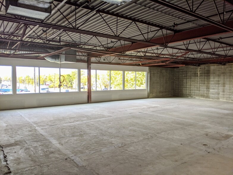 More Photos Of 11307-11329 166 A St NW, Edmonton Distribution For Lease