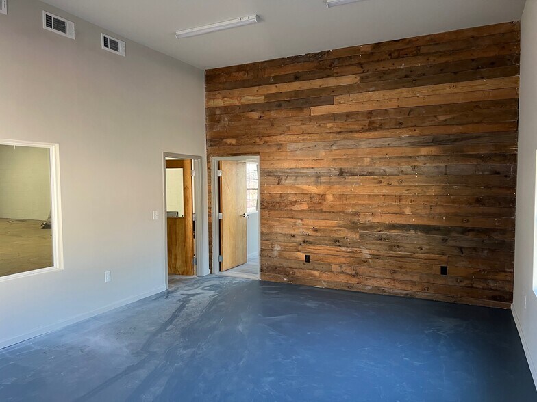 More Photos Of 542 SW Milam Ave, Atlanta Warehouse For Lease