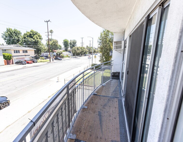 More Photos Of 14716 Magnolia Blvd, Sherman Oaks Apartments For Sale