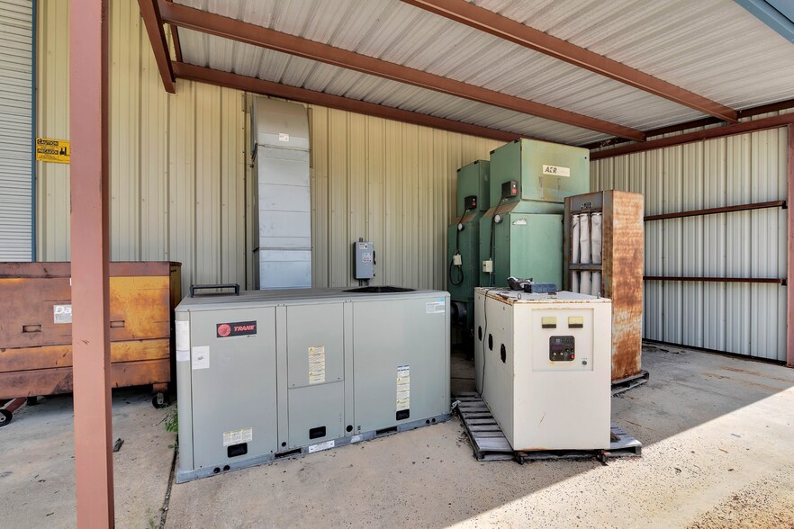 More Photos Of 2413 Roy Rd, Pearland Manufacturing For Sale