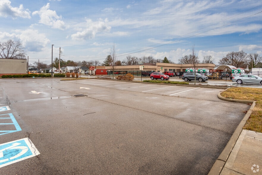 More Photos Of 60 S Broad St, Fairborn Fast Food For Sale