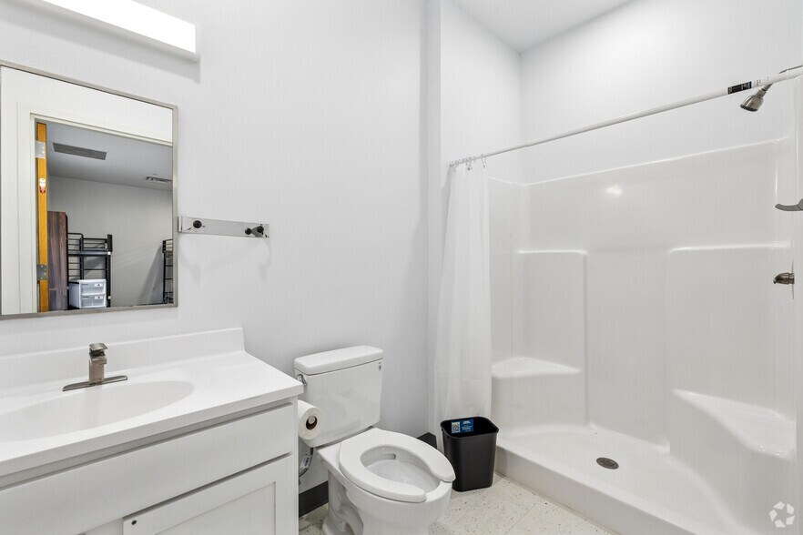 More Photos Of 434 Urenda Loop, Carrizo Springs Industrial For Sale