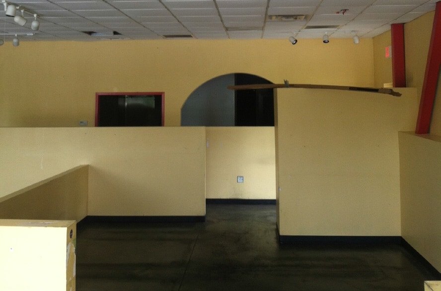 More Photos Of 787 E Butler Rd, Mauldin Health Club For Lease