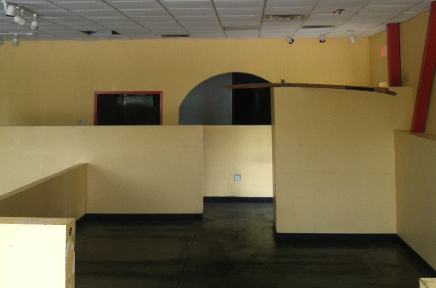 More Photos Of 787 E Butler Rd, Mauldin Health Club For Lease
