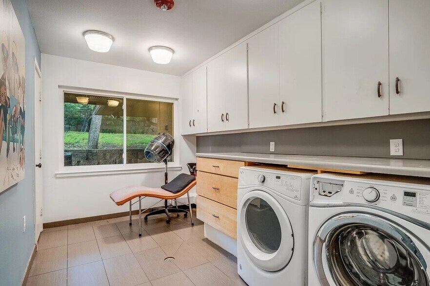 More Photos Of 921 NW 9th St, Grand Prairie Assisted Living For Sale