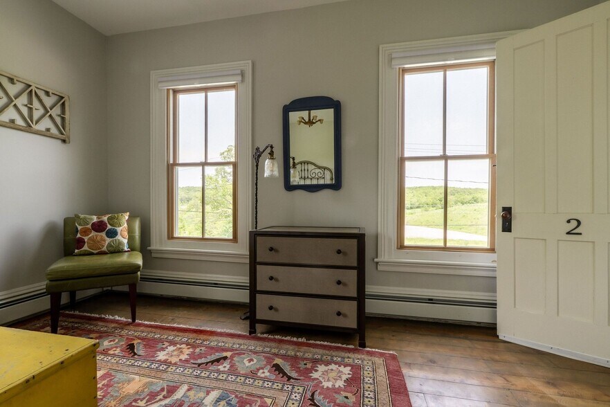 More Photos Of 102 Main St, Jefferson Hotel For Sale