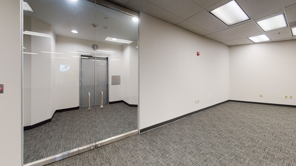 More Photos Of 9001-9003 Airport Fwy, North Richland Hills Office For Lease