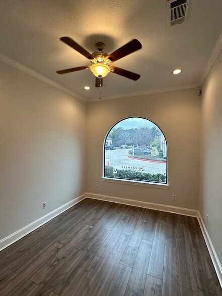 More Photos Of 12826 Willow Centre Dr, Houston Loft Creative Space For Sale