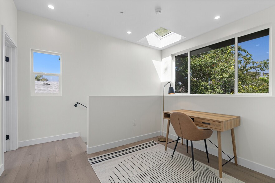 More Photos Of 705 6th Ave, Venice Apartments For Sale