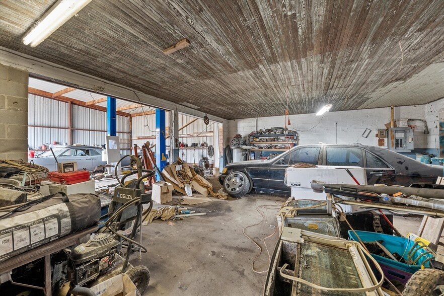 More Photos Of 201 W Oak St, West Service Station For Sale