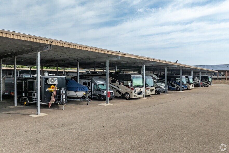 More Photos Of 28900 Schoolcraft Rd, Livonia Self Storage For Sale