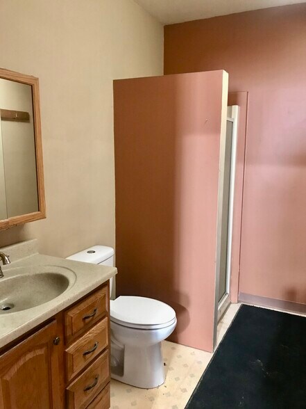 More Photos Of 331 Jones St, Verona Showroom For Sale