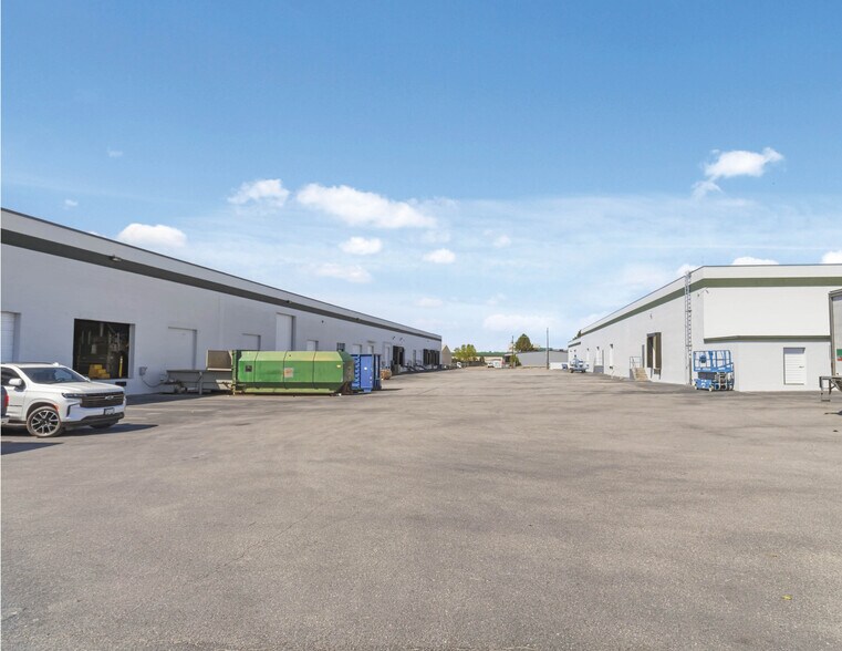 More Photos Of 865-955 W Amity Rd, Boise Warehouse For Lease