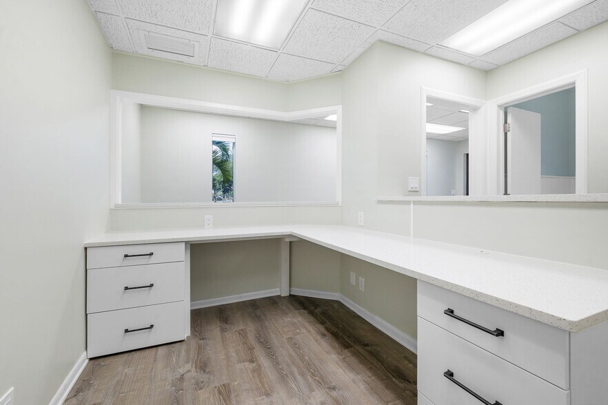 More Photos Of 1701 66th St N, Saint Petersburg Medical For Sale