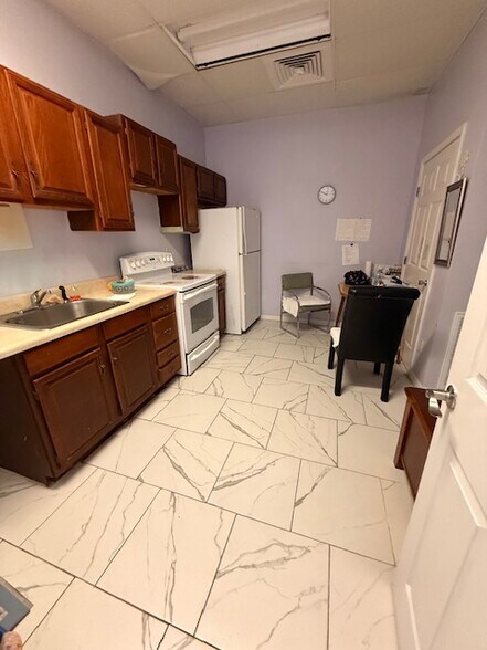 More Photos Of 1813-1823 Alpine Ave, Navarre Unknown For Lease