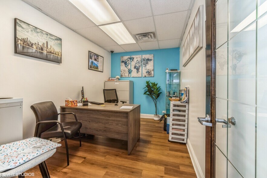 More Photos Of 3425 Dempster St, Skokie Office For Lease