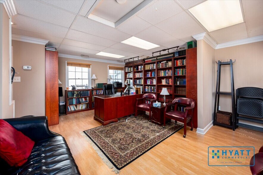 More Photos Of 1666 Village Grn, Crofton Office For Sale