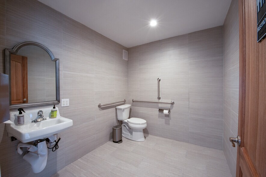 More Photos Of 2909 Ocean Dr, Oxnard Loft Creative Space For Lease