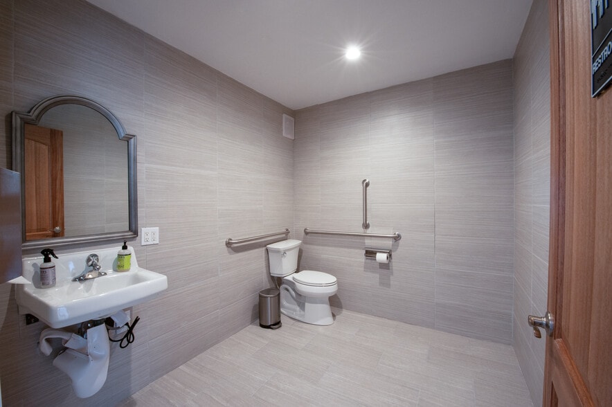 More Photos Of 2909 Ocean Dr, Oxnard Loft Creative Space For Lease