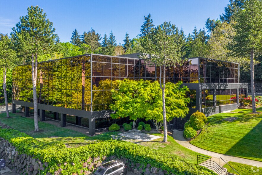 More Photos Of 4010 Lake Washington Blvd NE, Kirkland Unknown For Lease