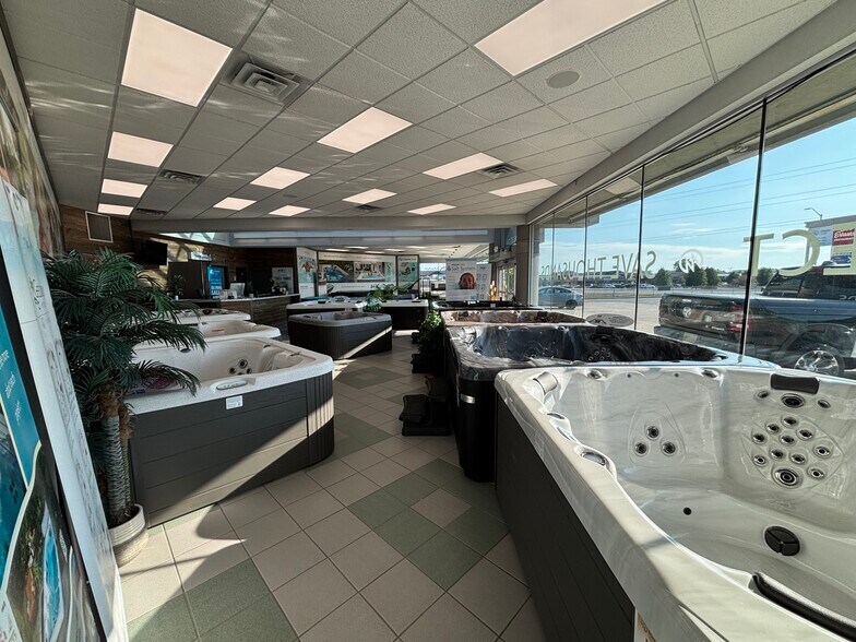 More Photos Of 2929 E Dupont Rd, Fort Wayne Freestanding For Sale