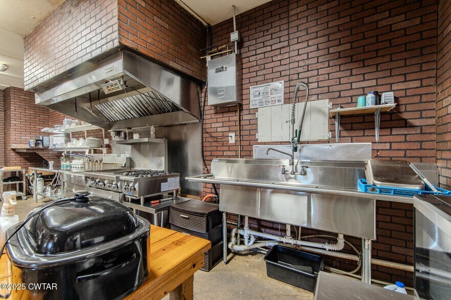 More Photos Of 225 N Front St, Halls General Retail For Sale