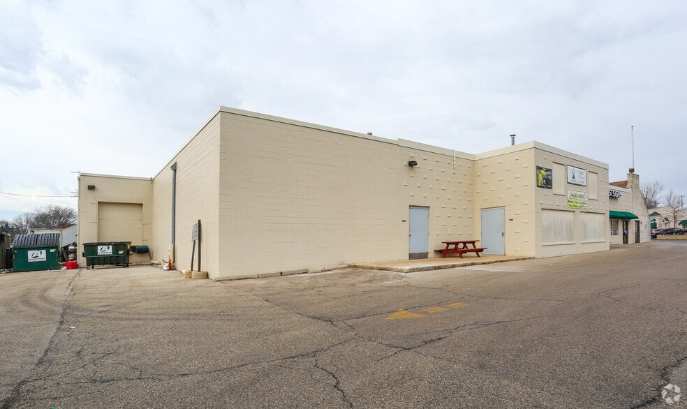 More Photos Of W173N9170 Saint Francis Dr, Menomonee Falls General Retail For Sale