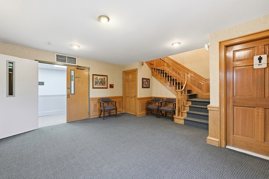 More Photos Of 6198 Butler Pike, Blue Bell Medical For Lease