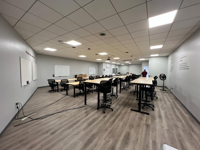 More Photos Of 159 Temple St, Nashua Warehouse For Lease